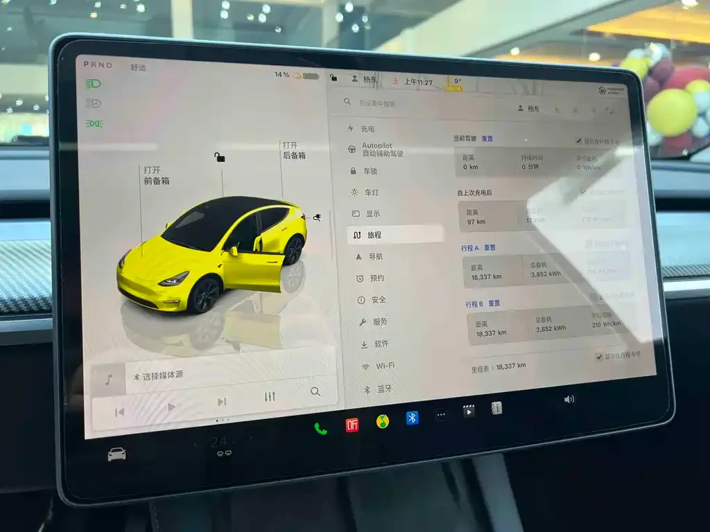 Tesla Model Y — фото 10