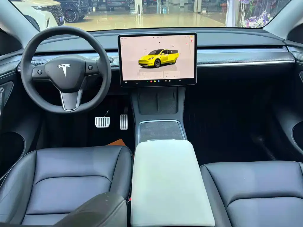 Tesla Model Y — фото 6