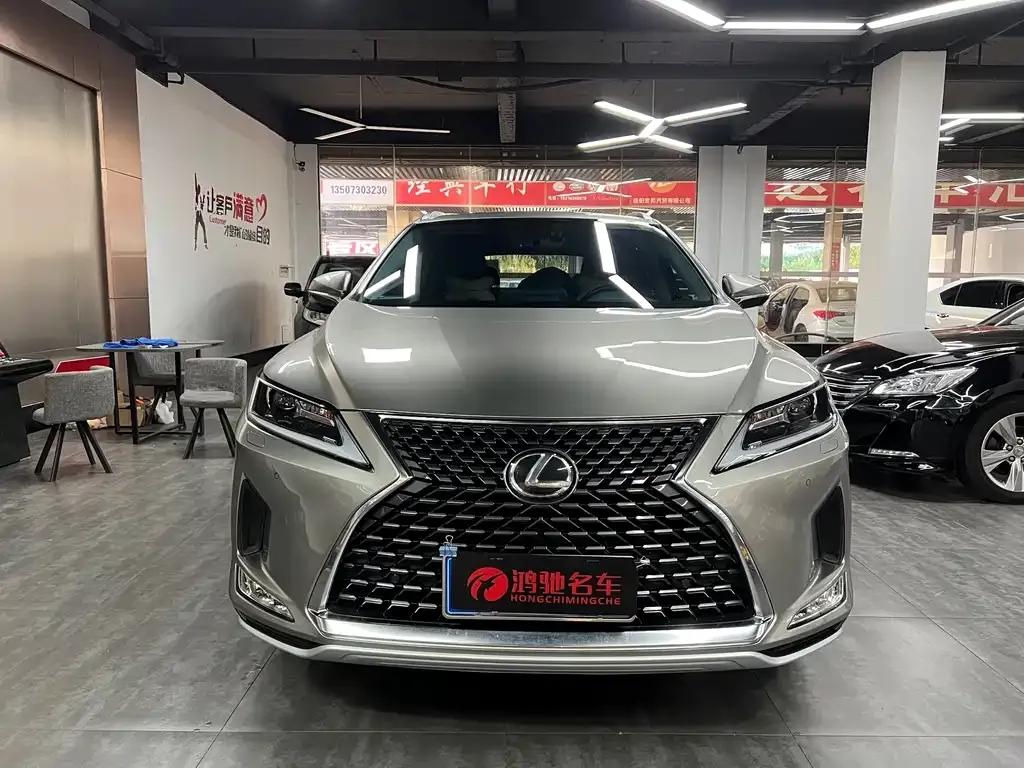 Lexus RX — фото 1