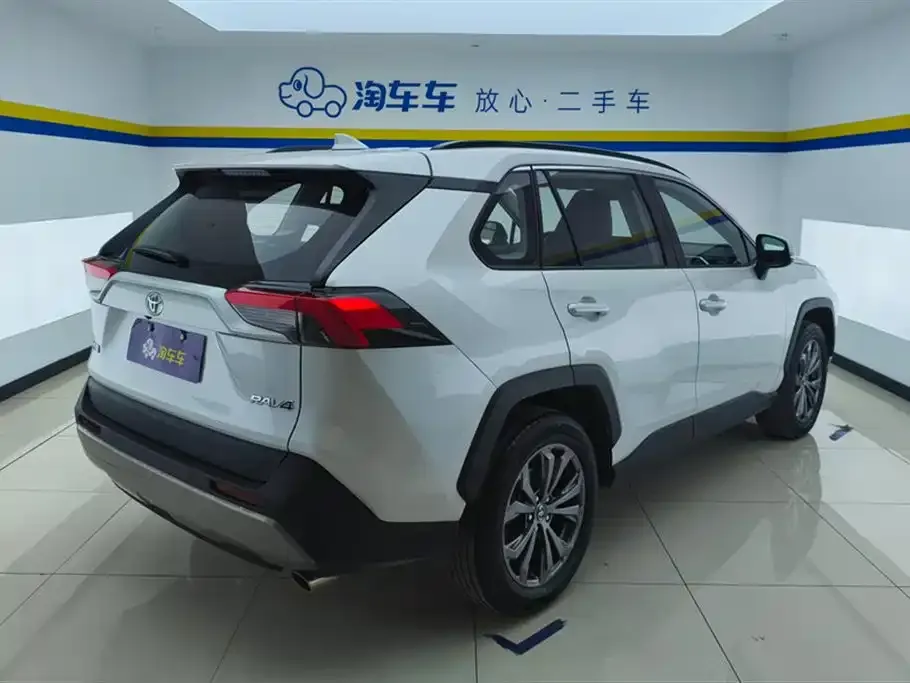 Toyota RAV4 — фото 9