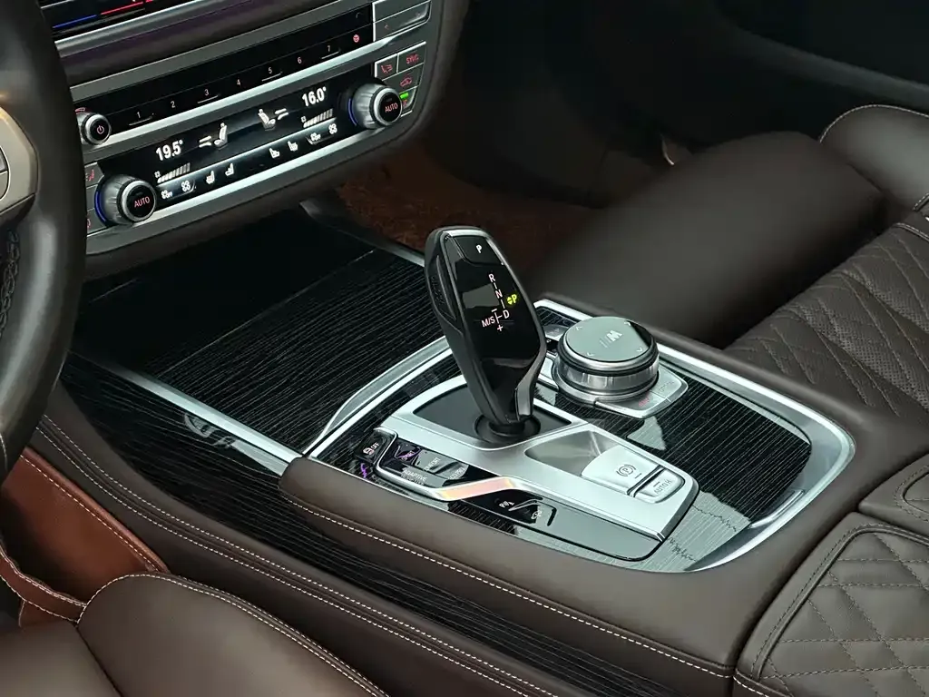 BMW 7 Series — фото 3