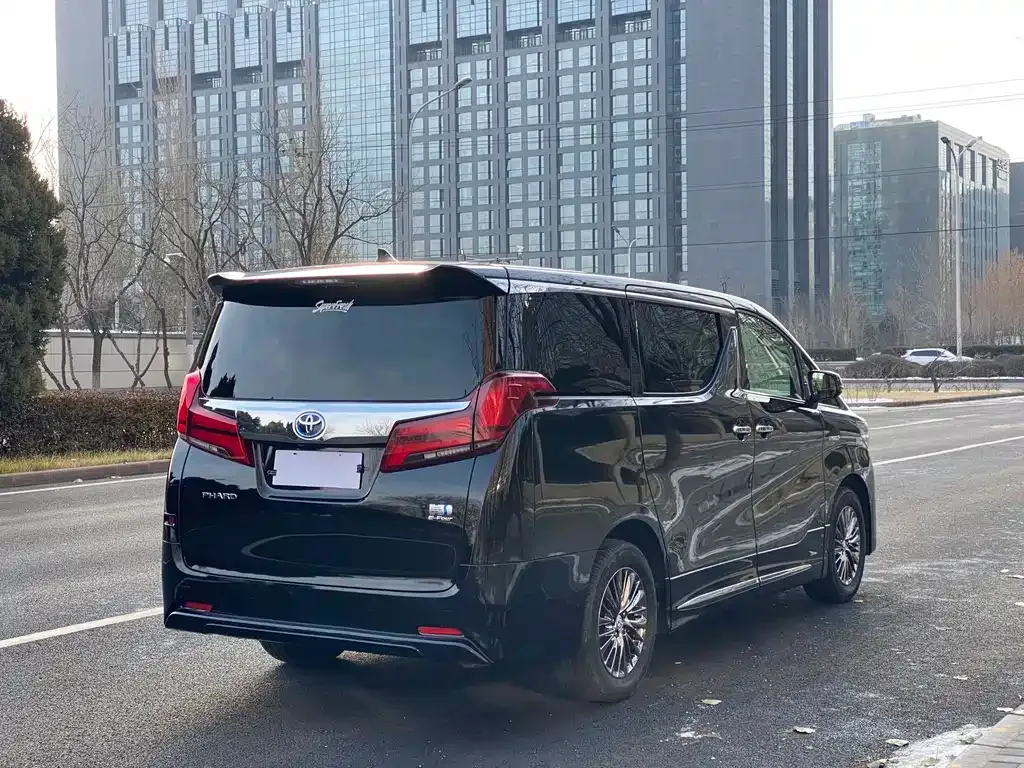 Toyota Alphard — фото 7
