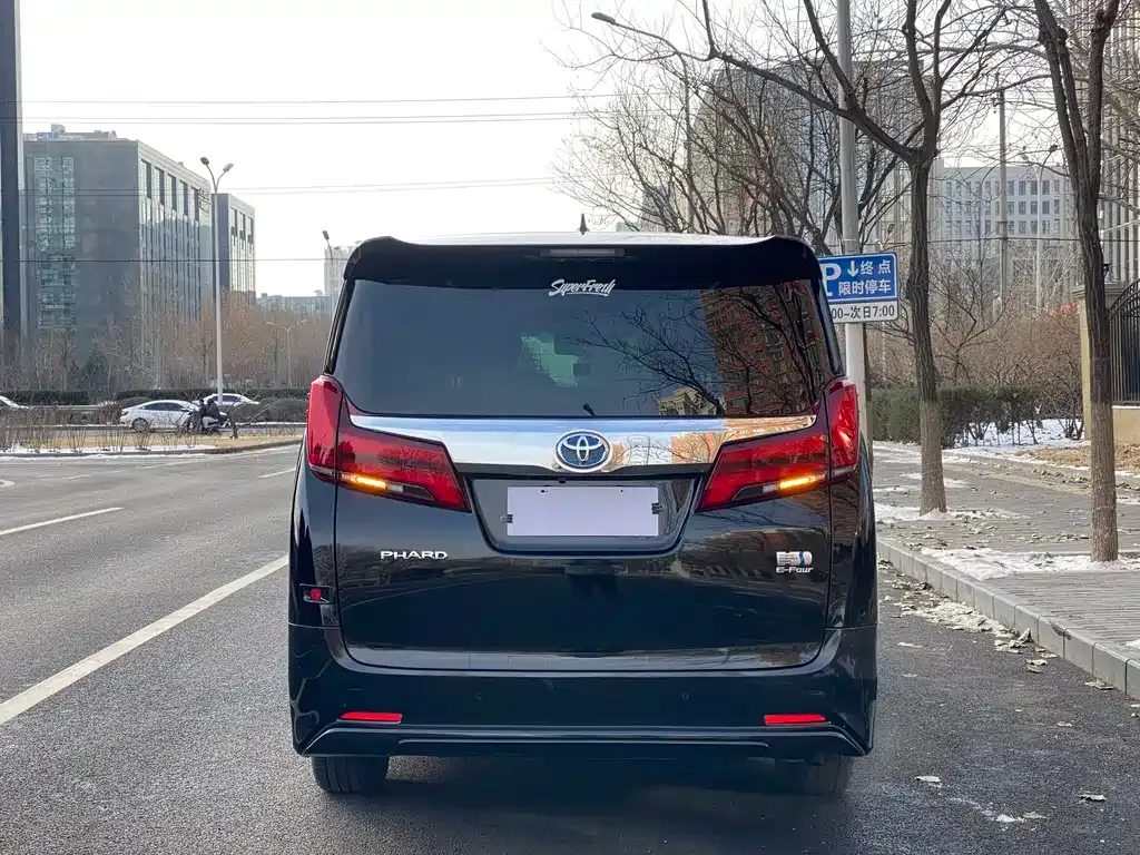 Toyota Alphard — фото 5
