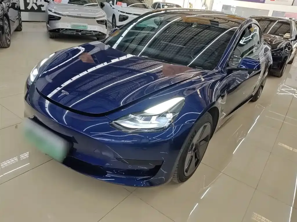 Tesla Model 3 — фото 1