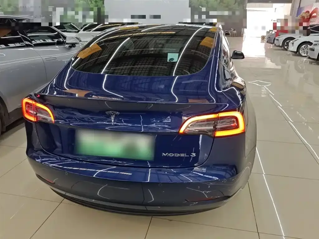 Tesla Model 3 — фото 3