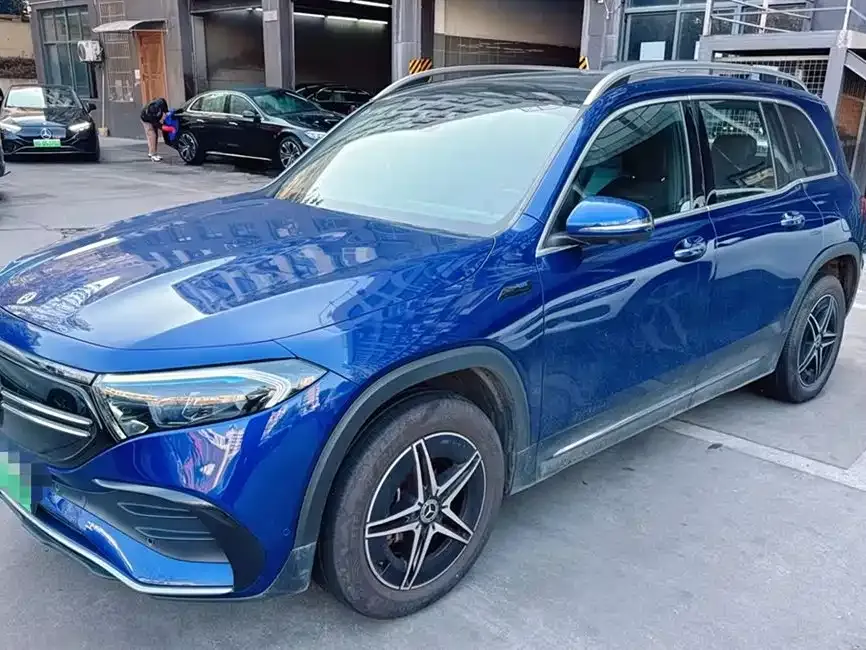 Mercedes-Benz EQB — фото 1