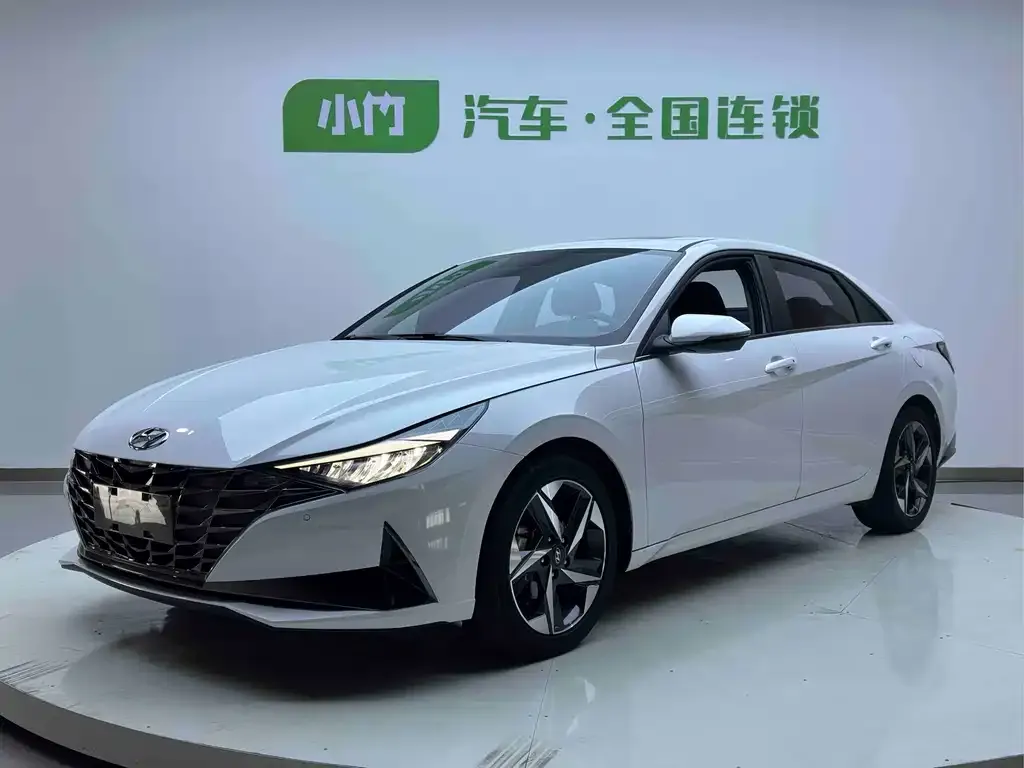 Hyundai Elantra — фото 1