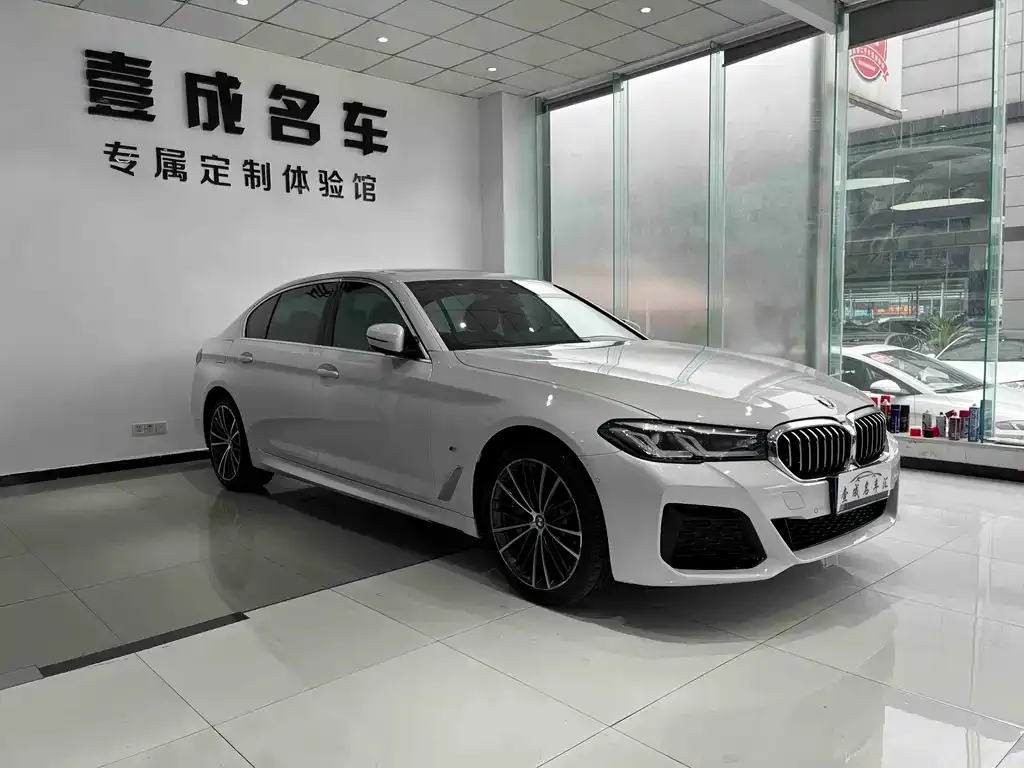 BMW 5 Series — фото 2