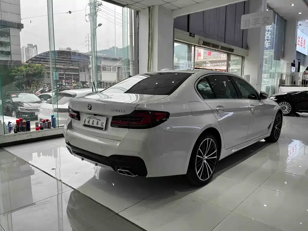 BMW 5 Series — фото 5