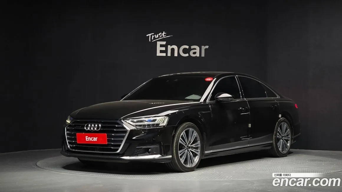 Audi A8 — фото 1