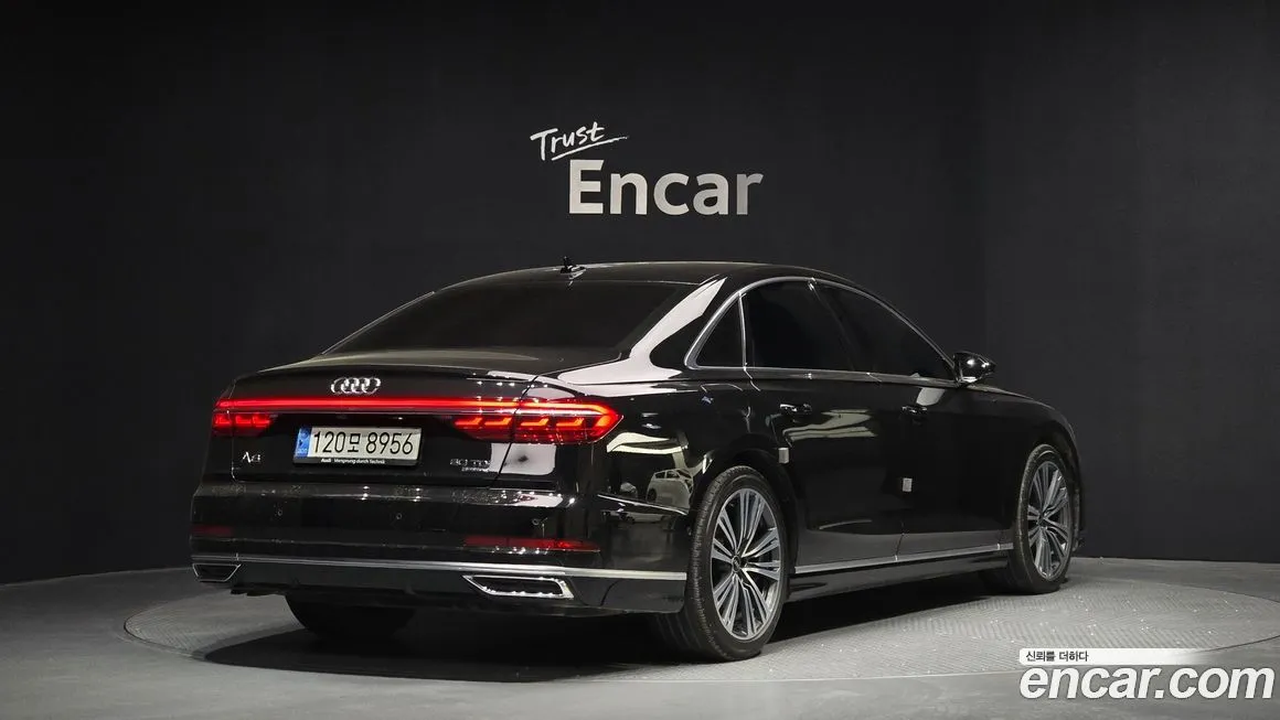 Audi A8 — фото 2