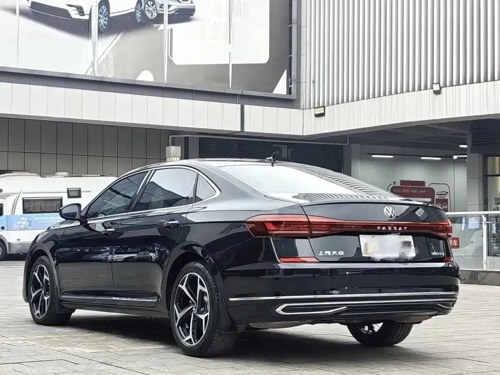 Volkswagen Passat — фото 7