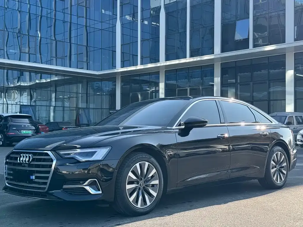 Audi A6L — фото 1