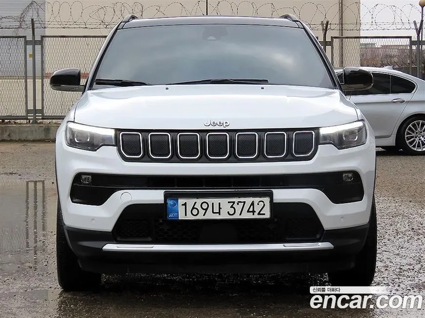 Jeep Compass — фото 1