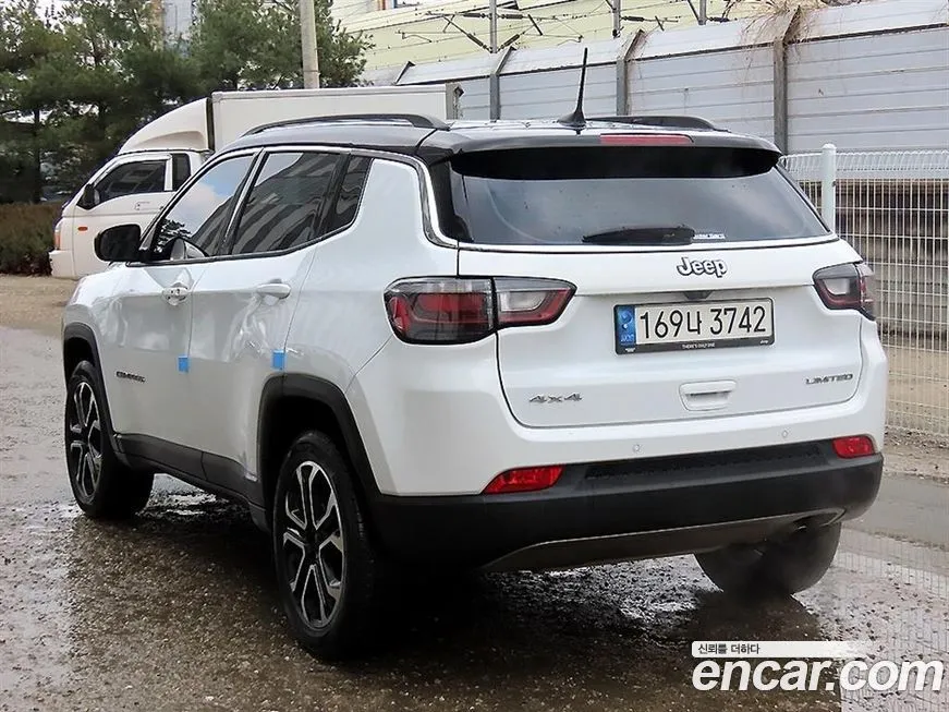 Jeep Compass — фото 8
