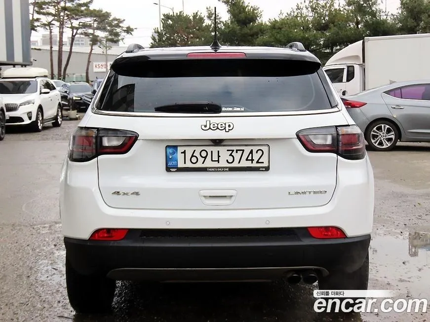 Jeep Compass — фото 10