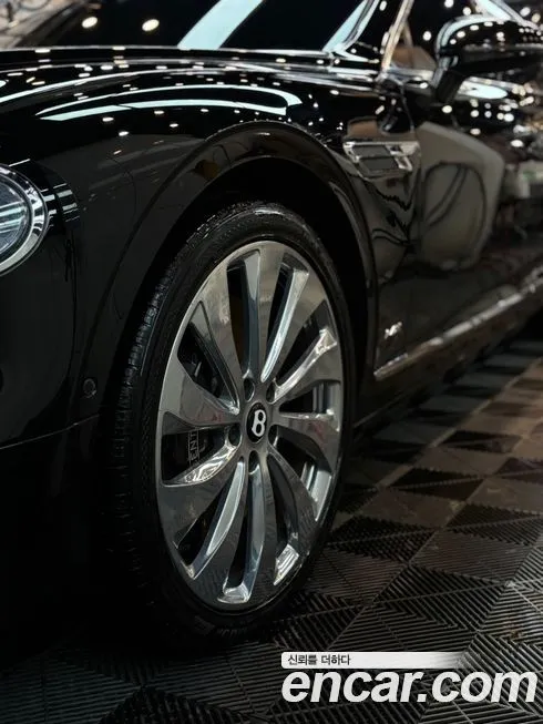 Bentley Flying Spur — фото 3