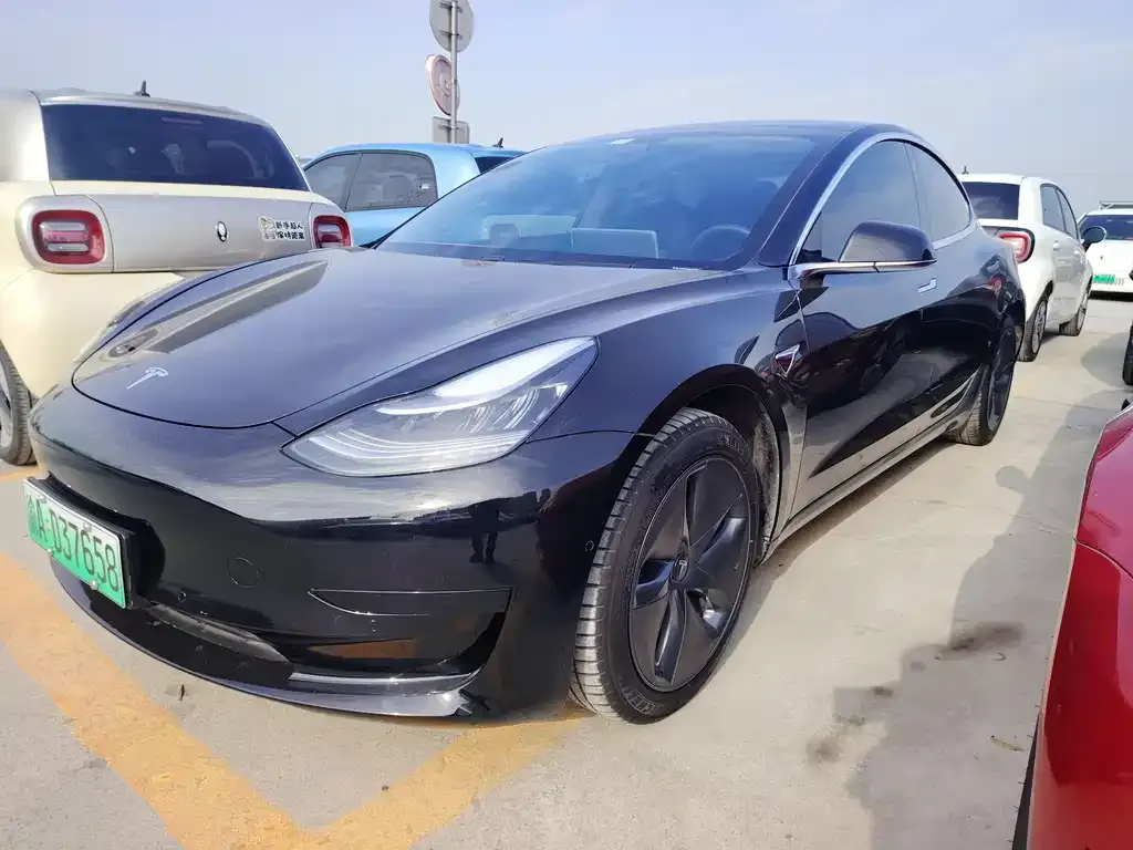 Tesla Model 3 — фото 1