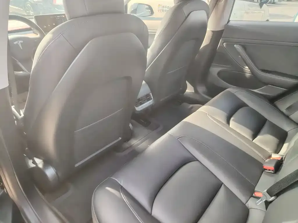 Tesla Model 3 — фото 2