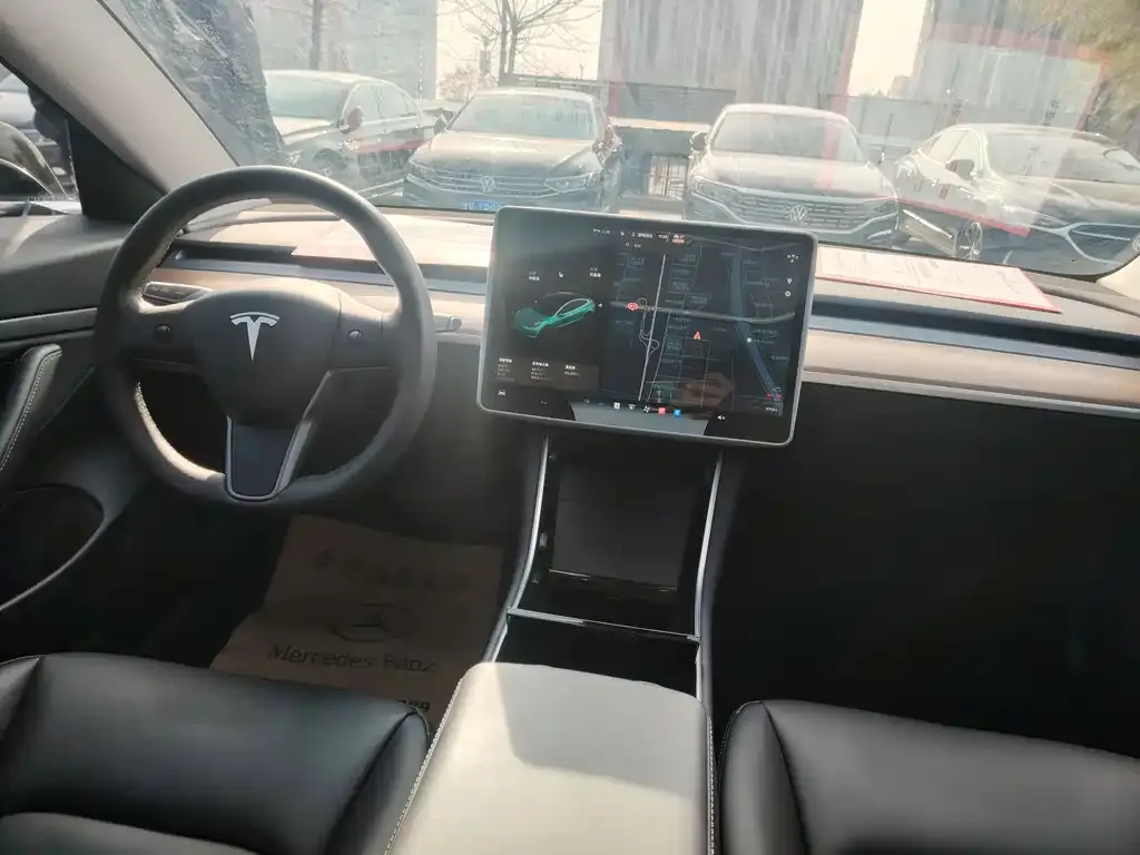 Tesla Model 3 — фото 3