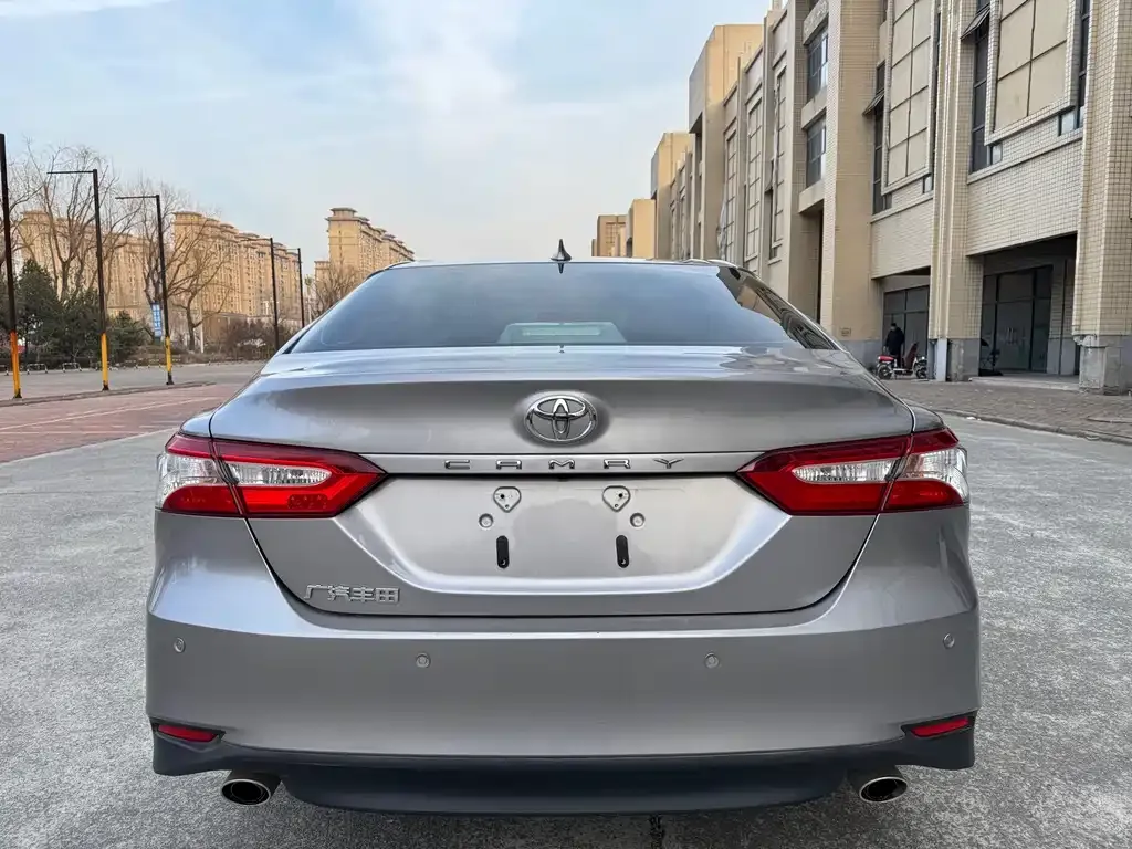 Toyota Camry — фото 3