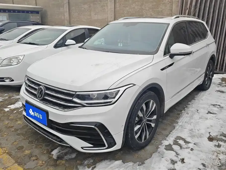 Volkswagen Tiguan L — фото 1
