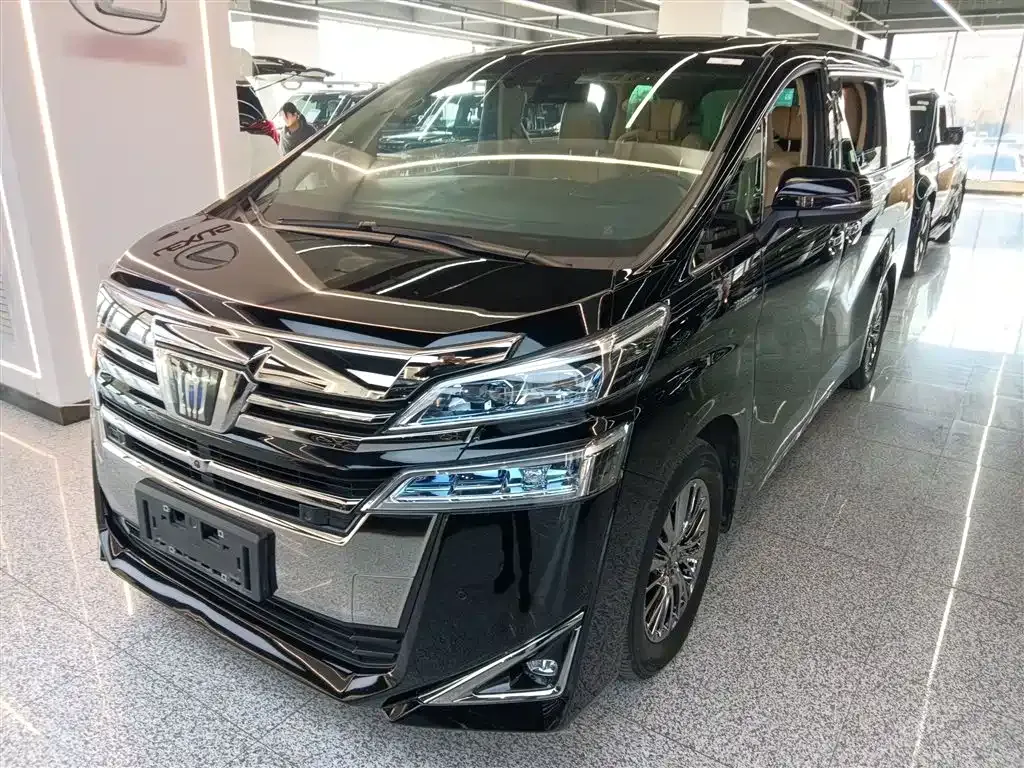 Toyota Vellfire — фото 1