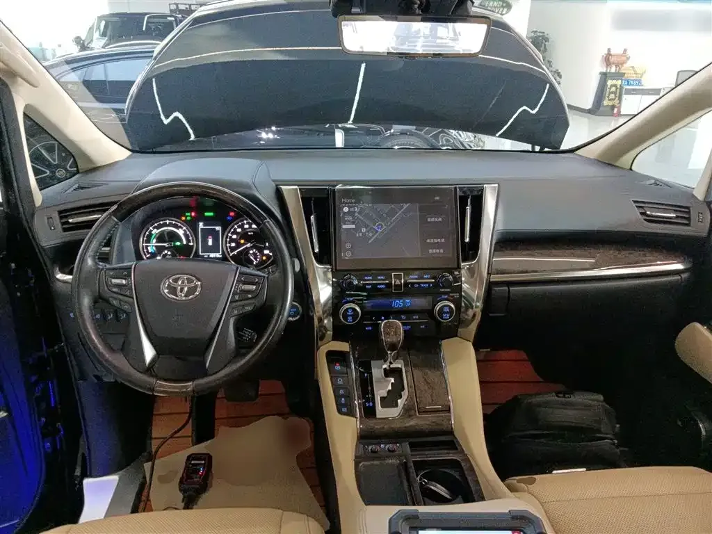 Toyota Vellfire — фото 6