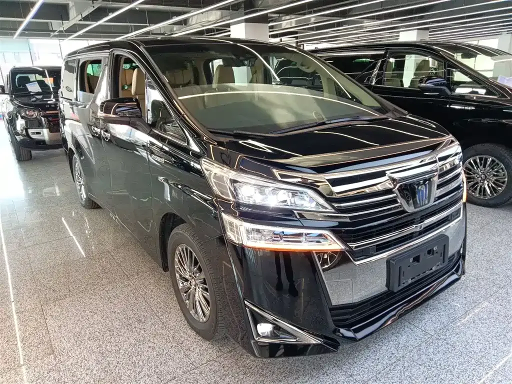 Toyota Vellfire — фото 8