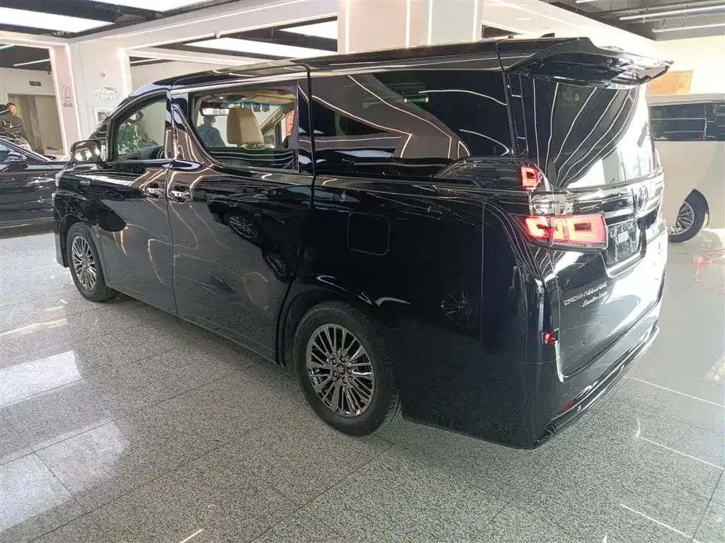 Toyota Vellfire — фото 9