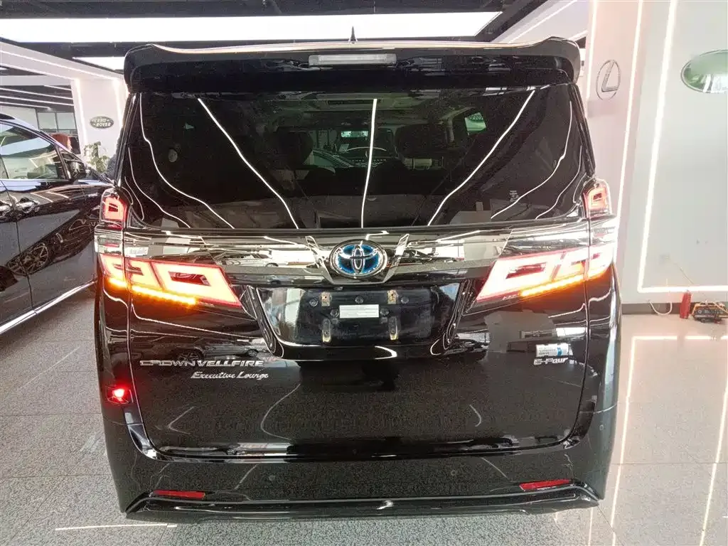 Toyota Vellfire — фото 5