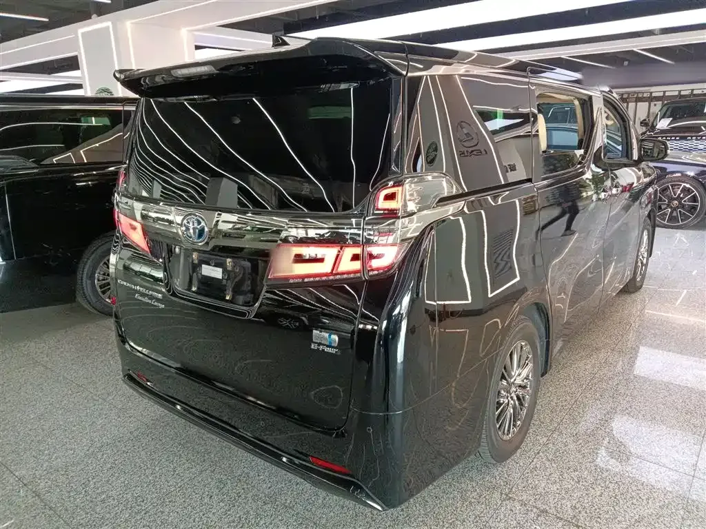 Toyota Vellfire — фото 10