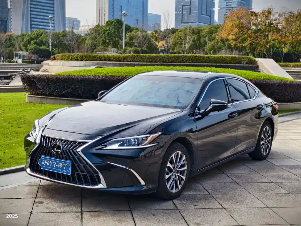 Lexus ES — фото 1
