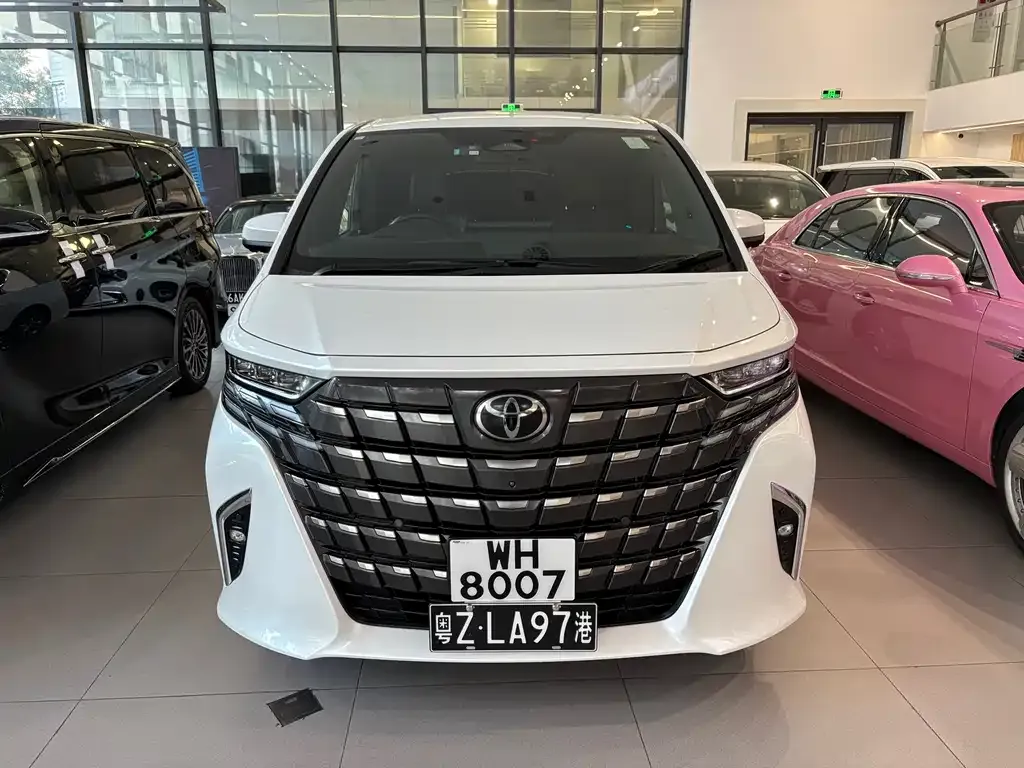 Toyota Alphard — фото 7