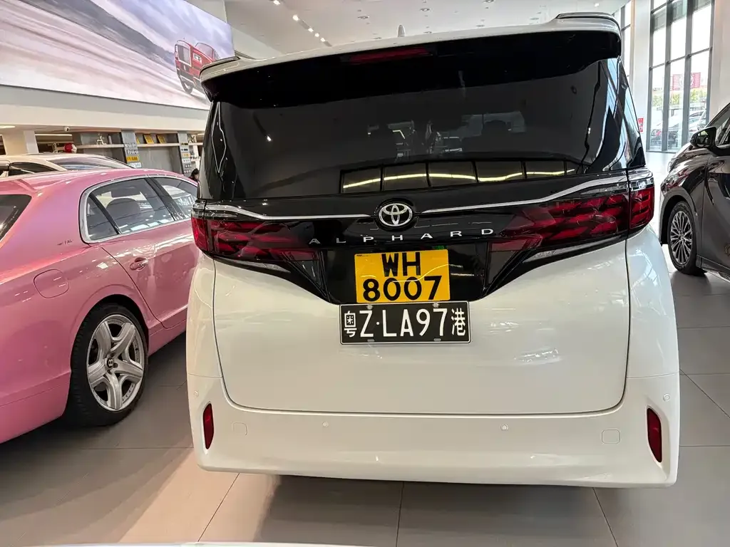 Toyota Alphard — фото 3