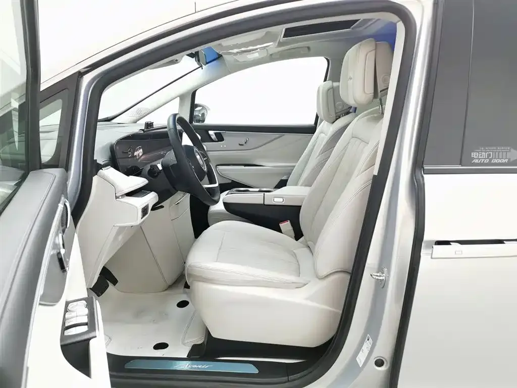 Buick GL8 Hybrid — фото 10