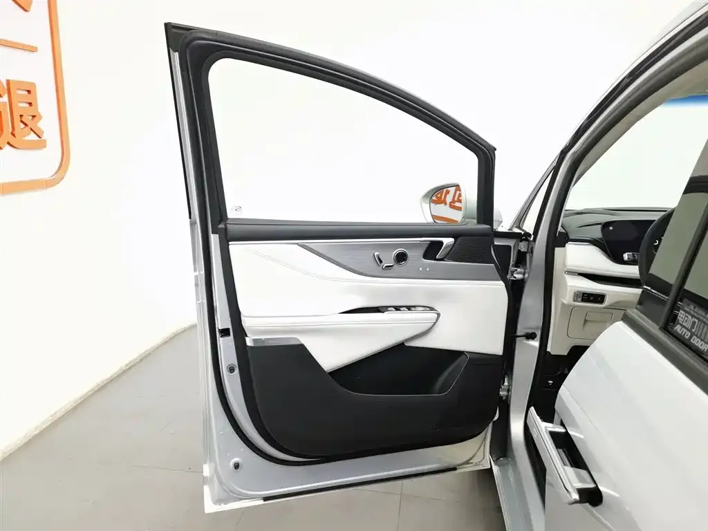 Buick GL8 Hybrid — фото 3