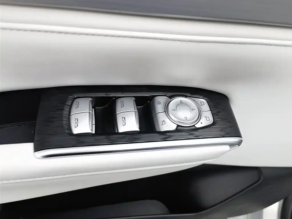 Buick GL8 Hybrid — фото 4