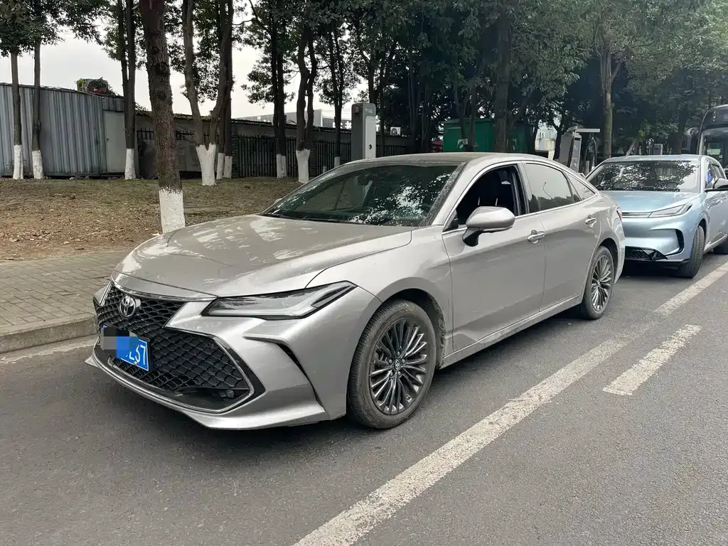 Toyota Avalon — фото 1