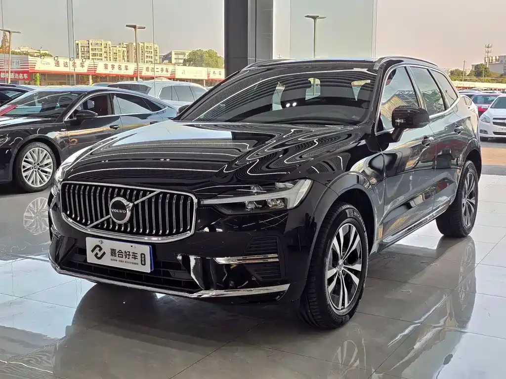 Volvo XC60 — фото 1