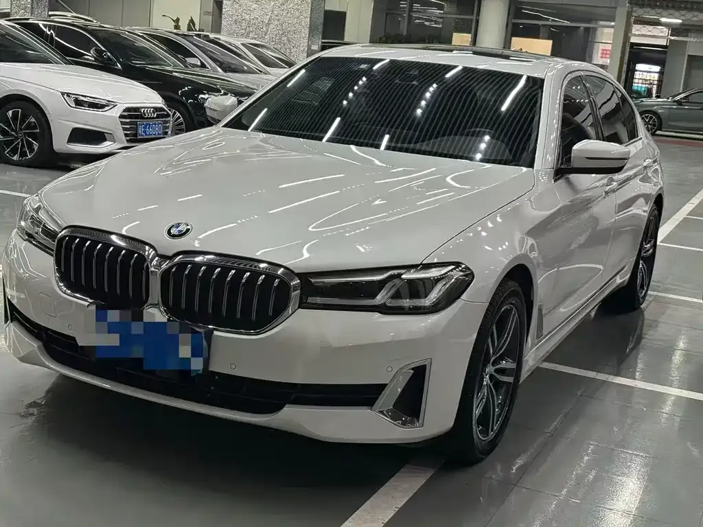 BMW 5 Series — фото 1