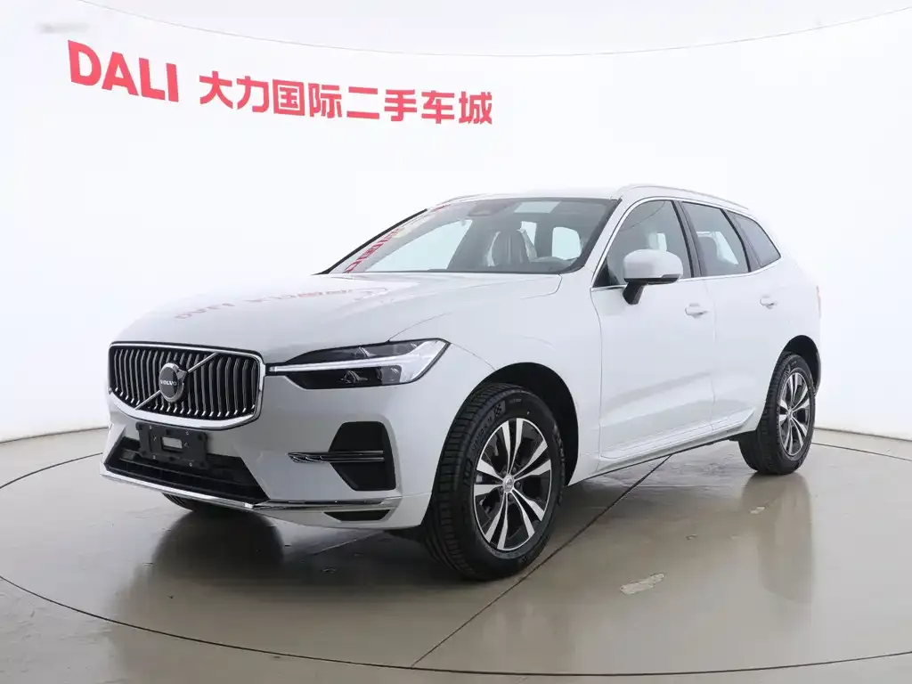 Volvo XC60 — фото 1