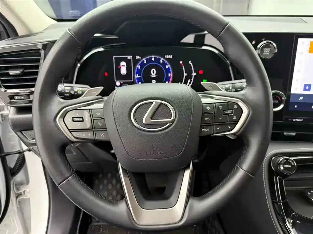 Lexus NX — фото 6