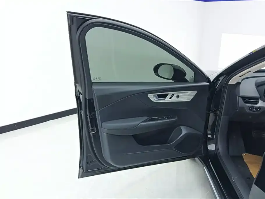 Hongqi E-QM5 — фото 7