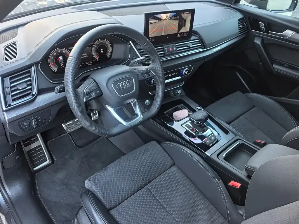 Audi Q5L Sportback — фото 5