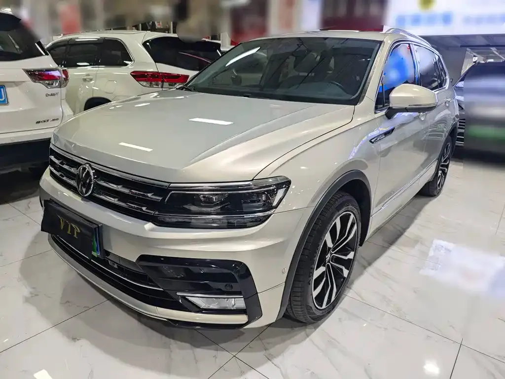 Volkswagen Tiguan L — фото 1