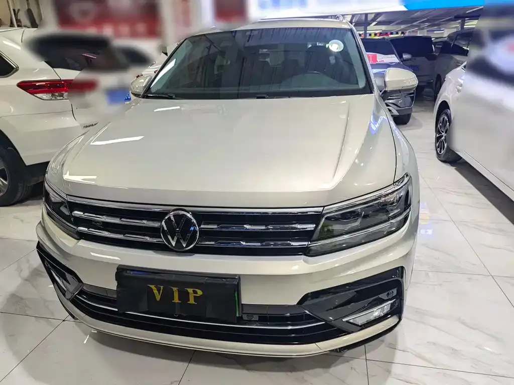 Volkswagen Tiguan L — фото 3