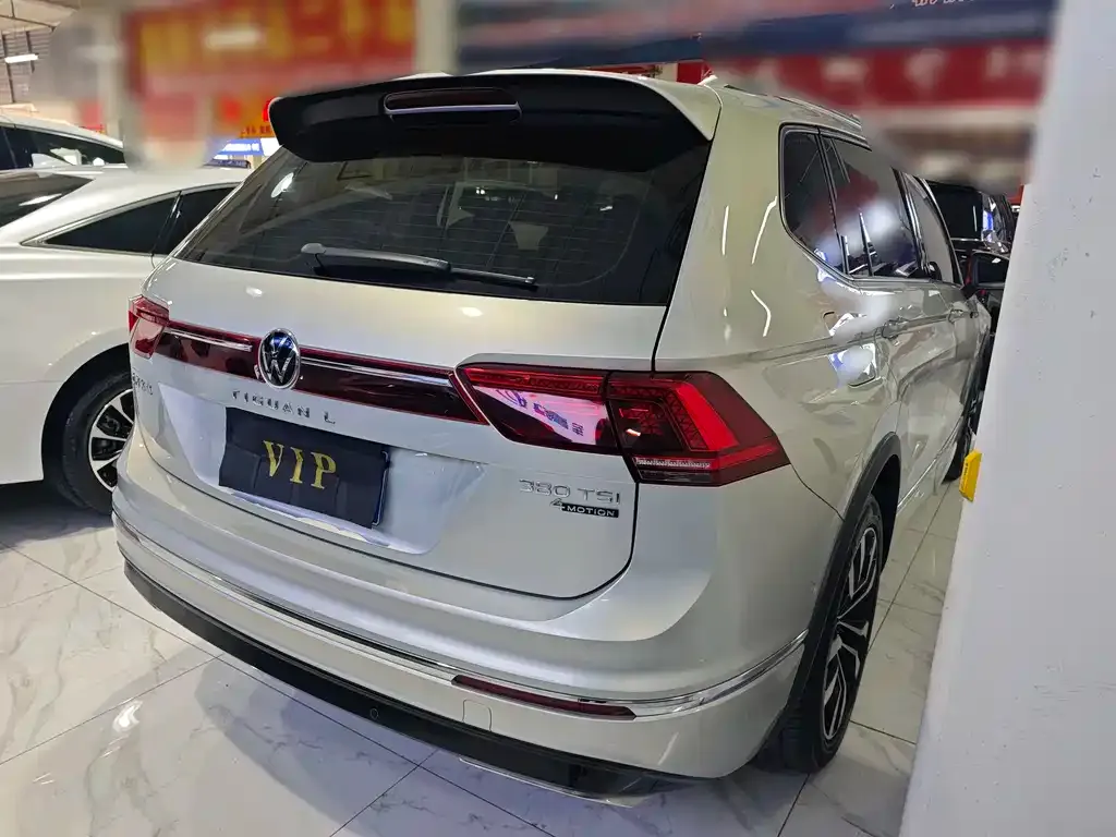 Volkswagen Tiguan L — фото 2