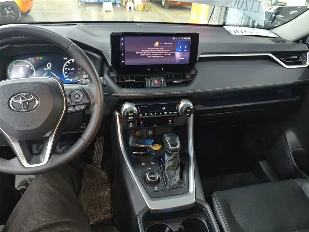 Toyota Wildlander — фото 10