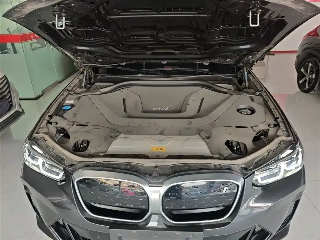 BMW iX3 — фото 10